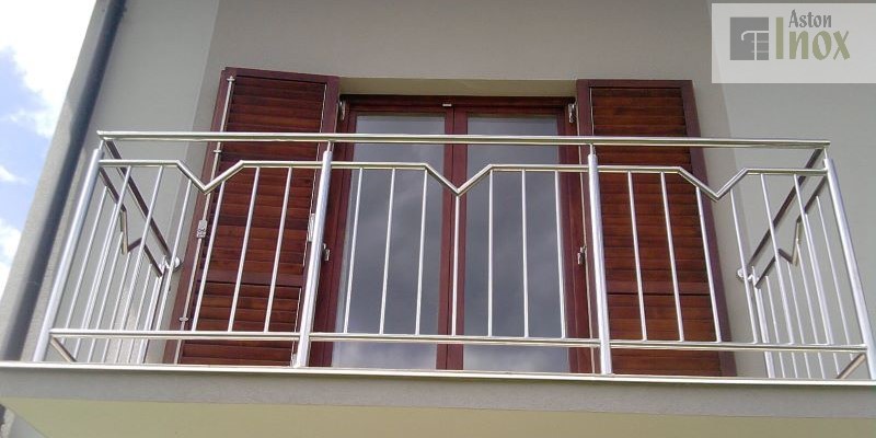 inox ograda na balkonu sa dizajnom